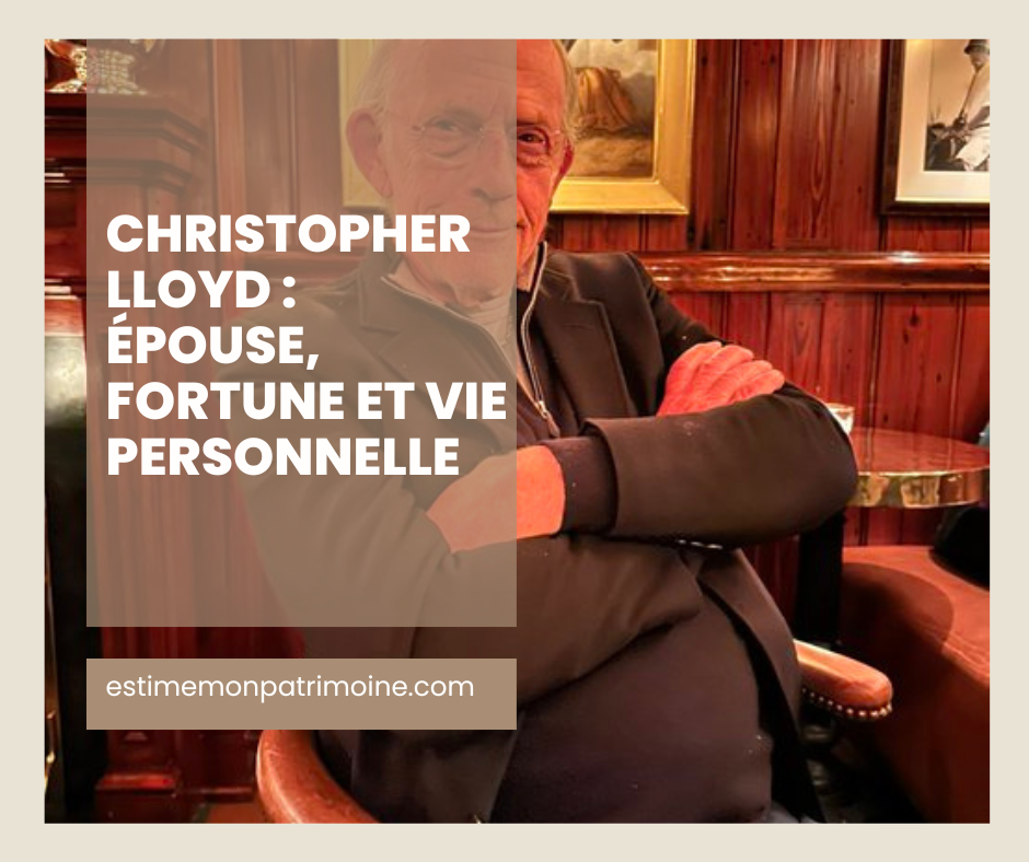 Personne assise dans un restaurant avec les bras croisés, texte en surimpression : "CHRISTOPHER LLOYD : ÉPOUSE, FORTUNE ET VIE PERSONNELLE", site web : estimemonpatrimoine.com.